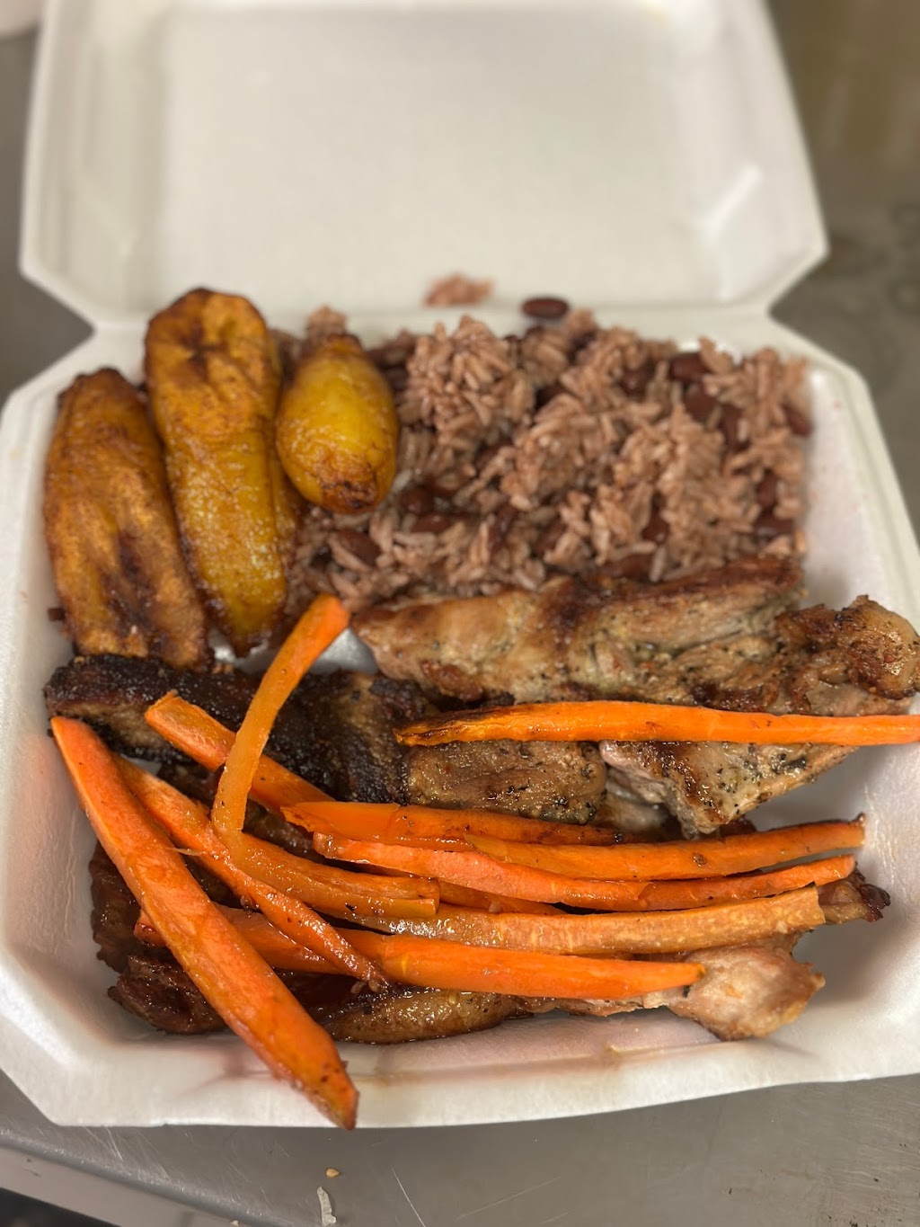 Tropical Restaurant and Market | restaurant | 13801 Chef Menteur Hwy, New Orleans, LA 70129, USA | 5047660034 OR +1 504-766-0034