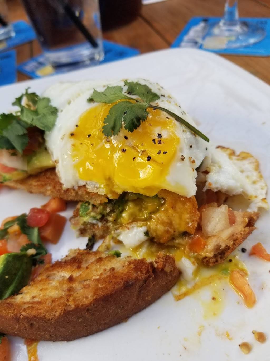 Leinie Lodge & Beer Garden | restaurant | 1323 Walnut St, Kansas City, MO 64106, USA | 8165412800 OR +1 816-541-2800