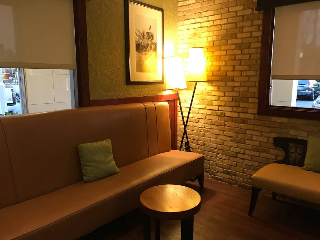 Carrabbas Italian Grill | restaurant | 2106 State Hwy 684 W, Bradenton, FL 34207, USA | 9417557712 OR +1 941-755-7712