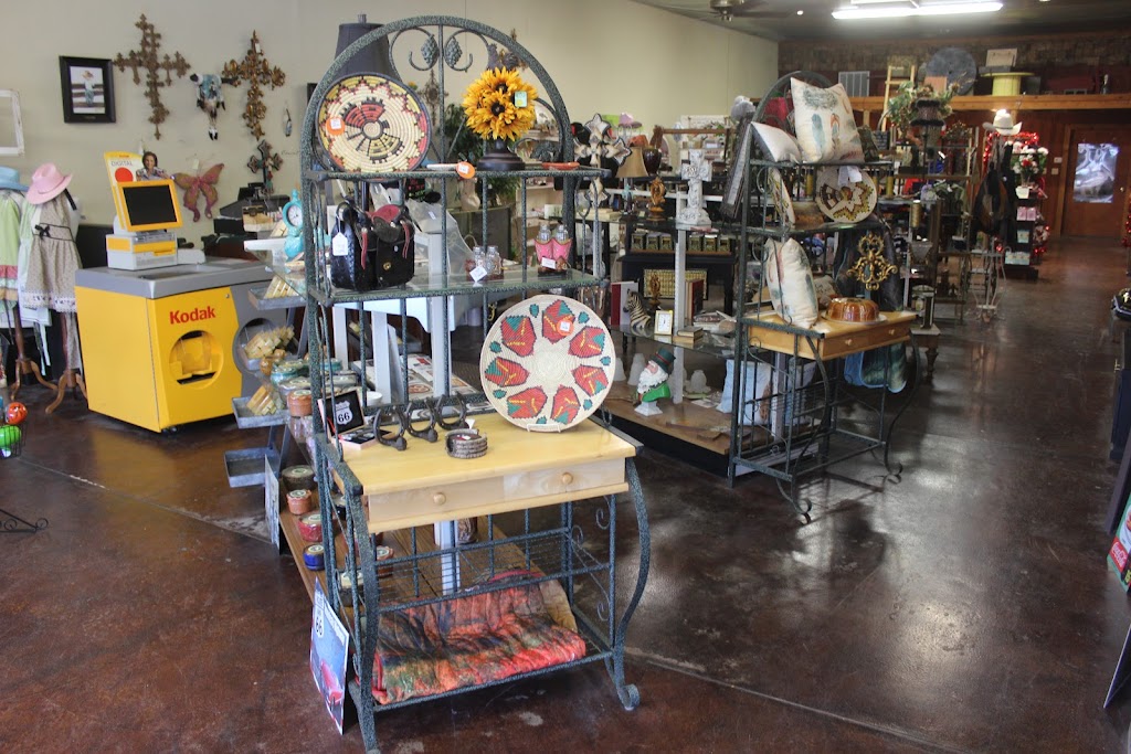 Tower Plaza Station - Eatery & Shoppe | restaurant | 115 N Main St, Shamrock, TX 79079, USA | 8062562323 OR +1 806-256-2323