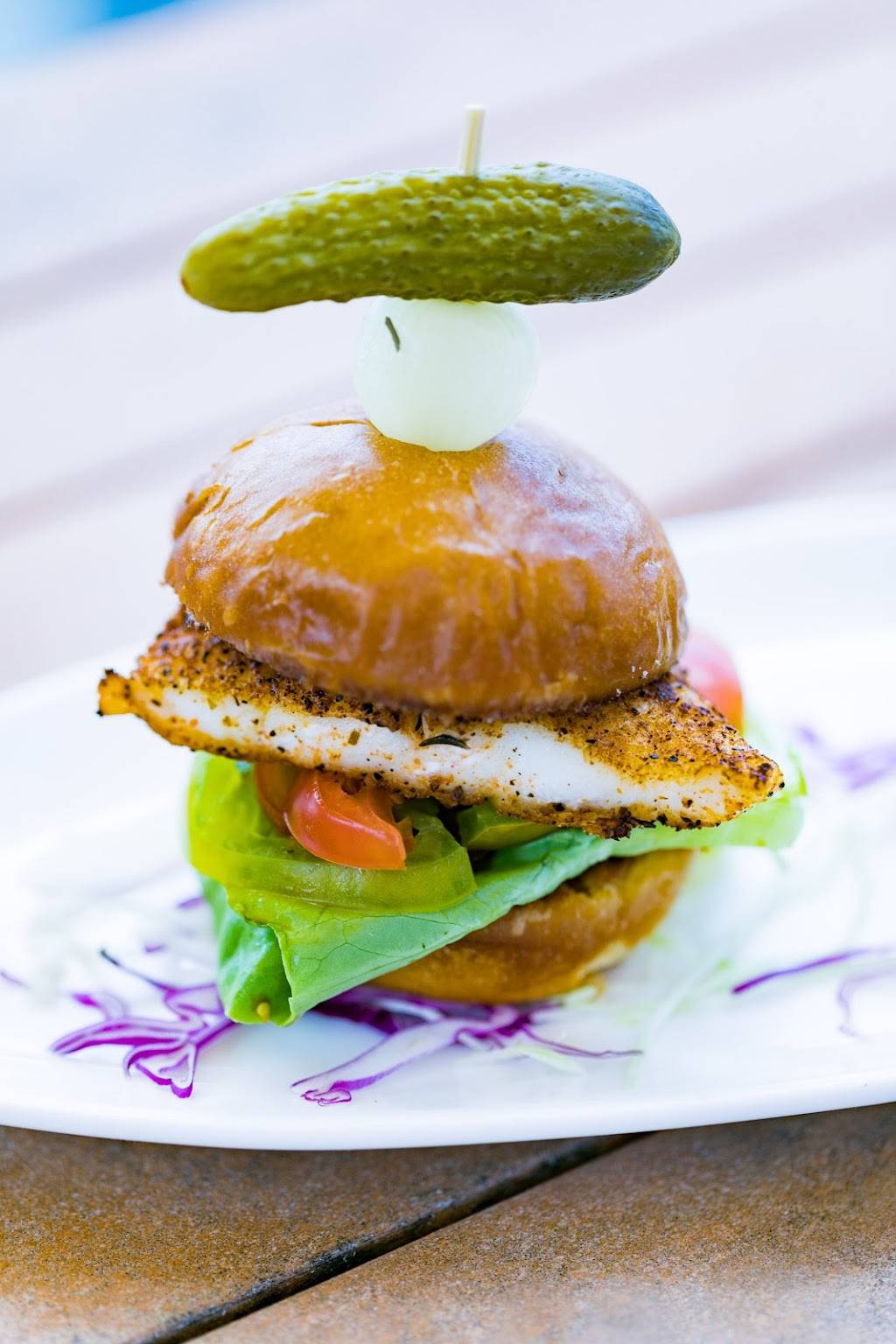 Hogfish Harrys Restaurant + Bar | restaurant | 600 Neapolitan Way, Naples, FL 34103, USA | 2397767623 OR +1 239-776-7623