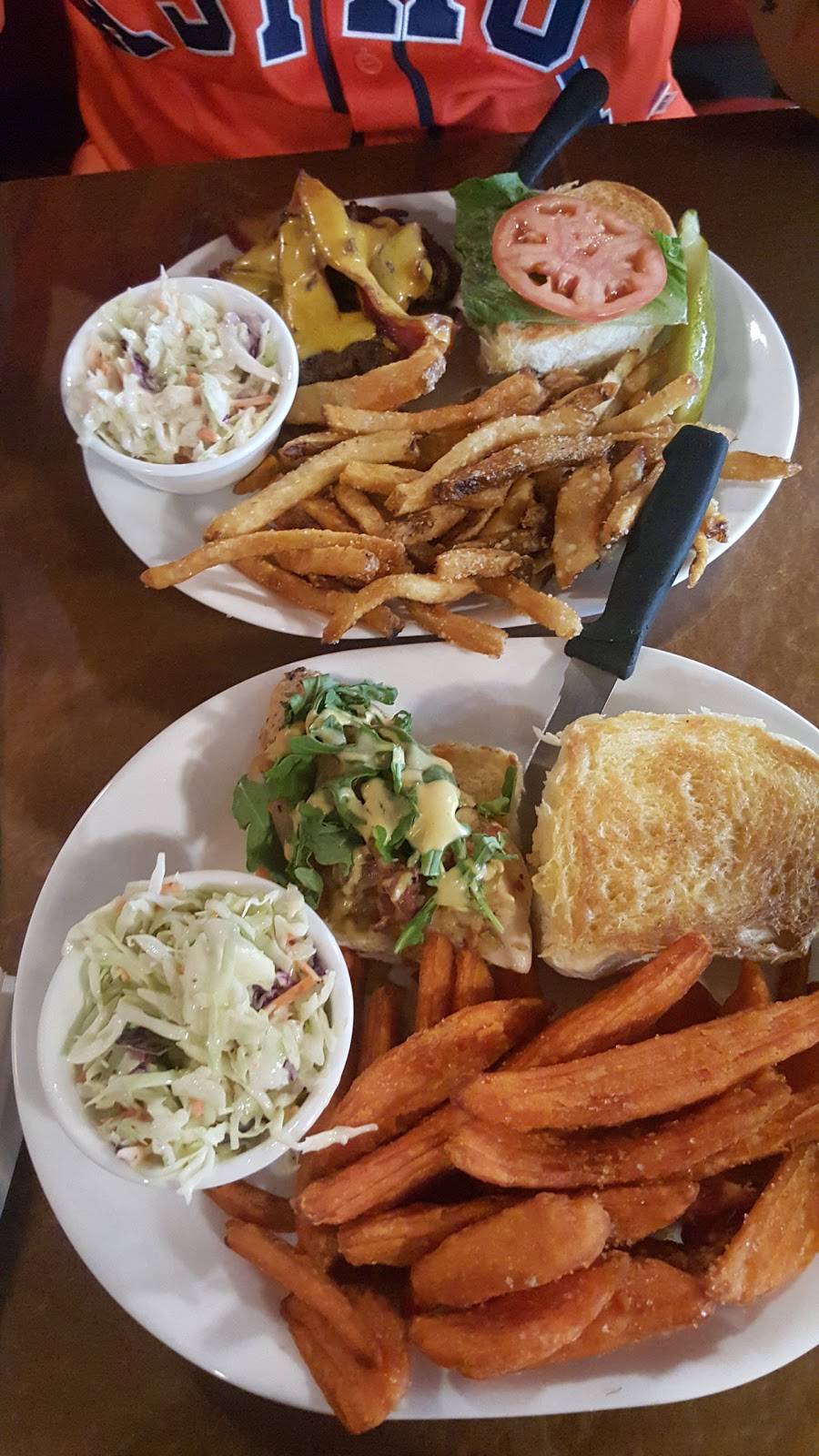 Hose 22 Firehouse Grill | restaurant | 56 Stutson St, Rochester, NY 14612, USA | 5856212200 OR +1 585-621-2200