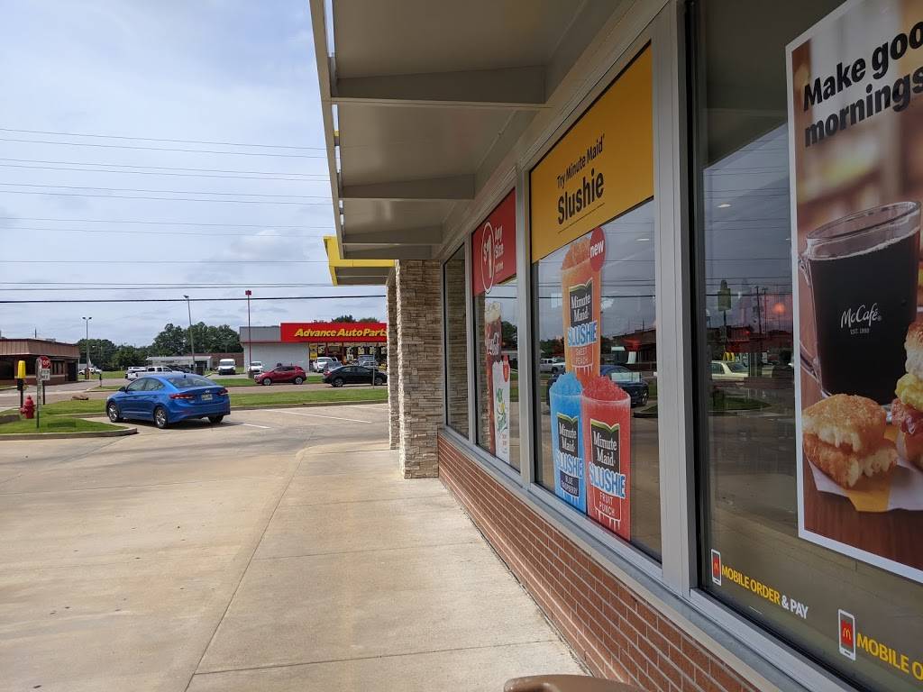 McDonalds | cafe | 2496 Lake Rd, Dyersburg, TN 38024, USA | 7312851598 OR +1 731-285-1598