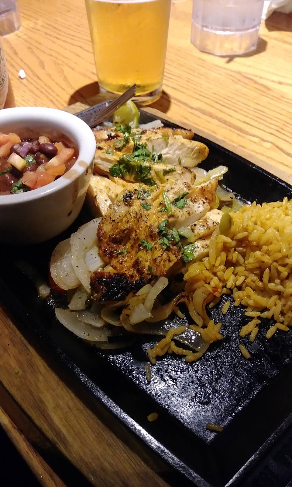 Chilis Grill & Bar | restaurant | 6909 Menaul Blvd NE, Albuquerque, NM 87110, USA | 5058834321 OR +1 505-883-4321