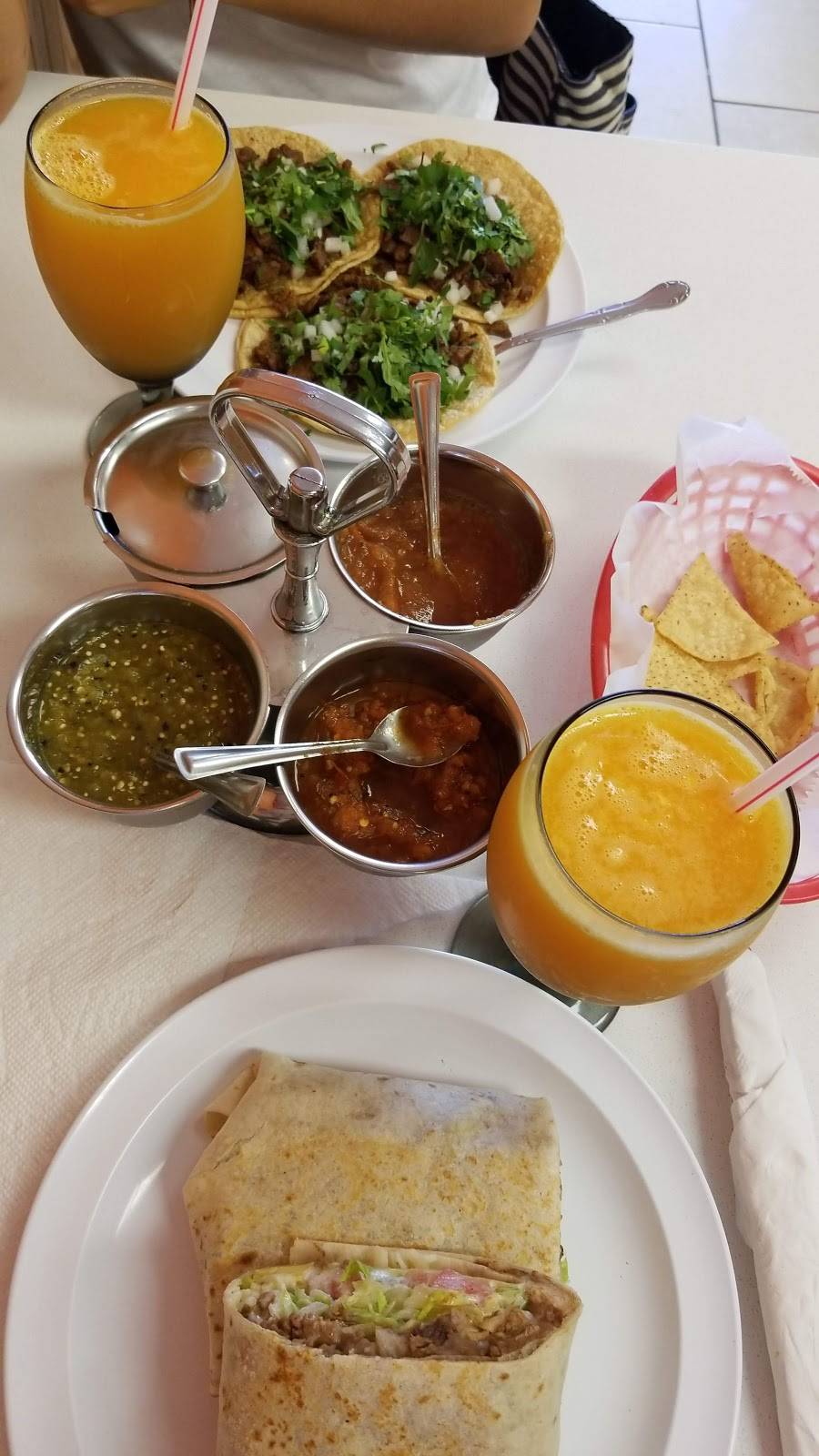 The Golden Village Mexican Restaurant | restaurant | 3619 W North Ave, Chicago, IL 60647, USA | 7733608134 OR +1 773-360-8134