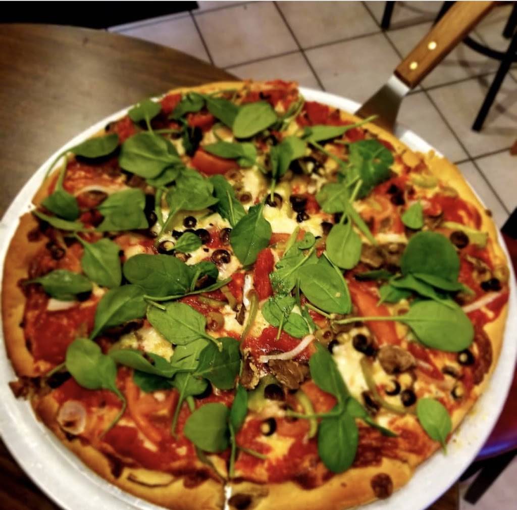 Hs Place Pizzeria | restaurant | 13105 WI-113, Merrimac, WI 53561, USA | 6084934444 OR +1 608-493-4444