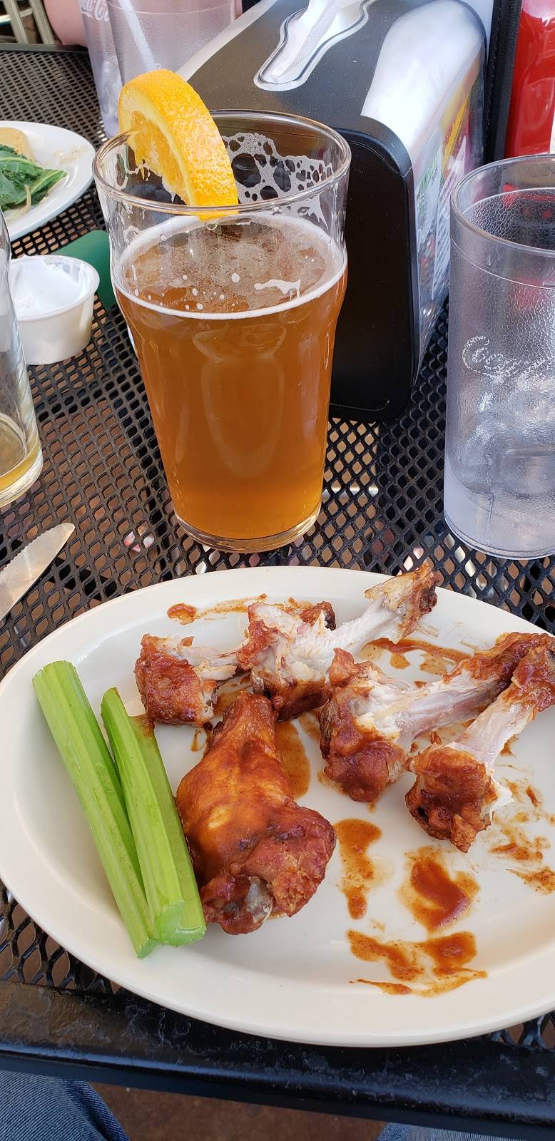 Winking Lizard Tavern | restaurant | 7995 E Broad St, Blacklick, OH 43004, USA | 6144903070 OR +1 614-490-3070