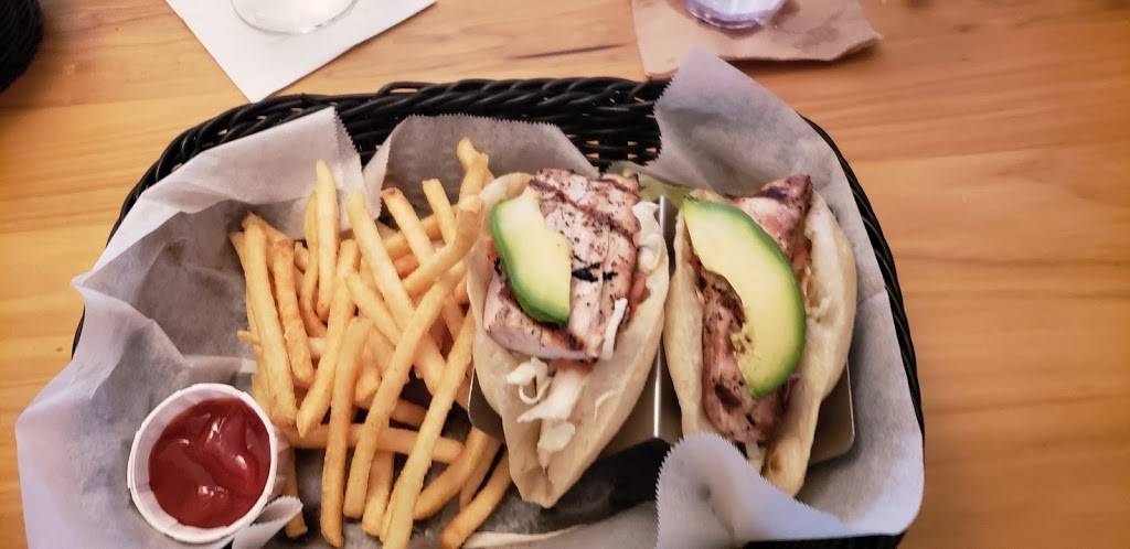 Off the Hook Raw Bar & Grill | restaurant | 747 E 3rd Ave, New Smyrna Beach, FL 32169, USA | 3864029300 OR +1 386-402-9300