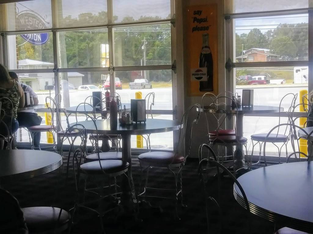 Creme Hut | restaurant | 800 S 3rd Ave, Chatsworth, GA 30705, USA | 7066955411 OR +1 706-695-5411