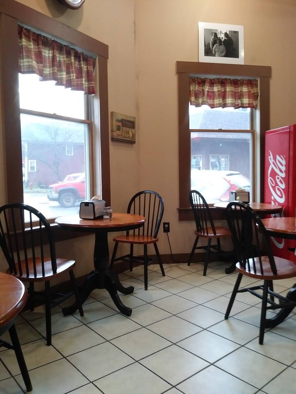 Connies Kitchen | restaurant | 4 S Main St, Hardwick, VT 05843, USA | 8024726607 OR +1 802-472-6607