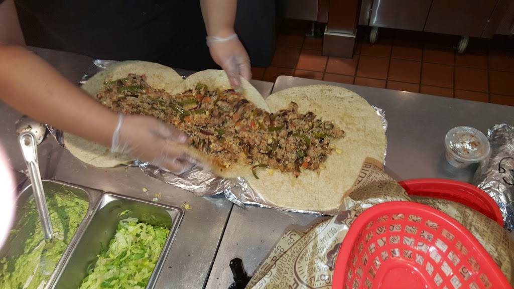 Chipotle Mexican Grill | restaurant | 1569 S Broadway, Edmond, OK 73013, USA | 4053416765 OR +1 405-341-6765