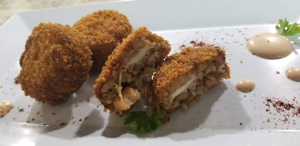 Sofrito Houston | restaurant | 3103 Ella Blvd, Houston, TX 77018, USA | 3462901649 OR +1 346-290-1649