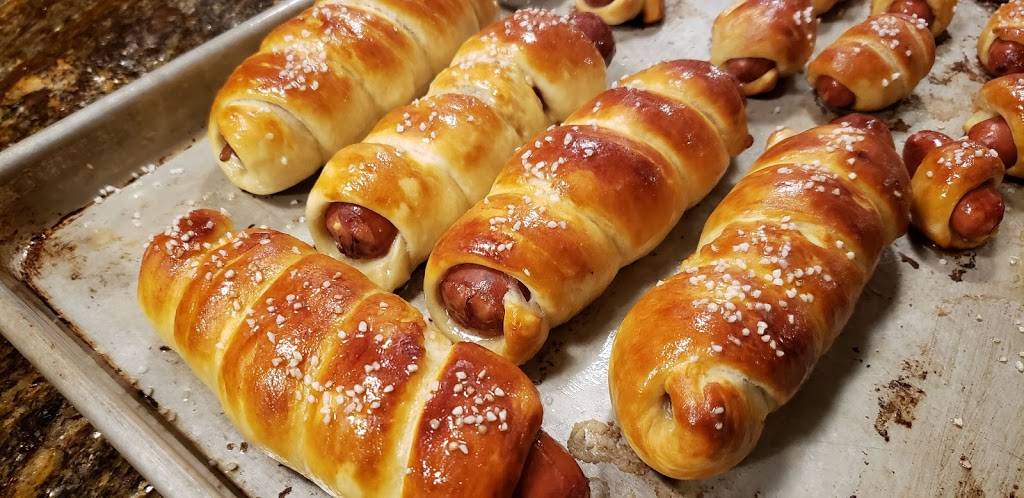 Twistedoughs | restaurant | 6541 Williamsport Pike, Falling Waters, WV 25419, USA | 3019916711 OR +1 301-991-6711