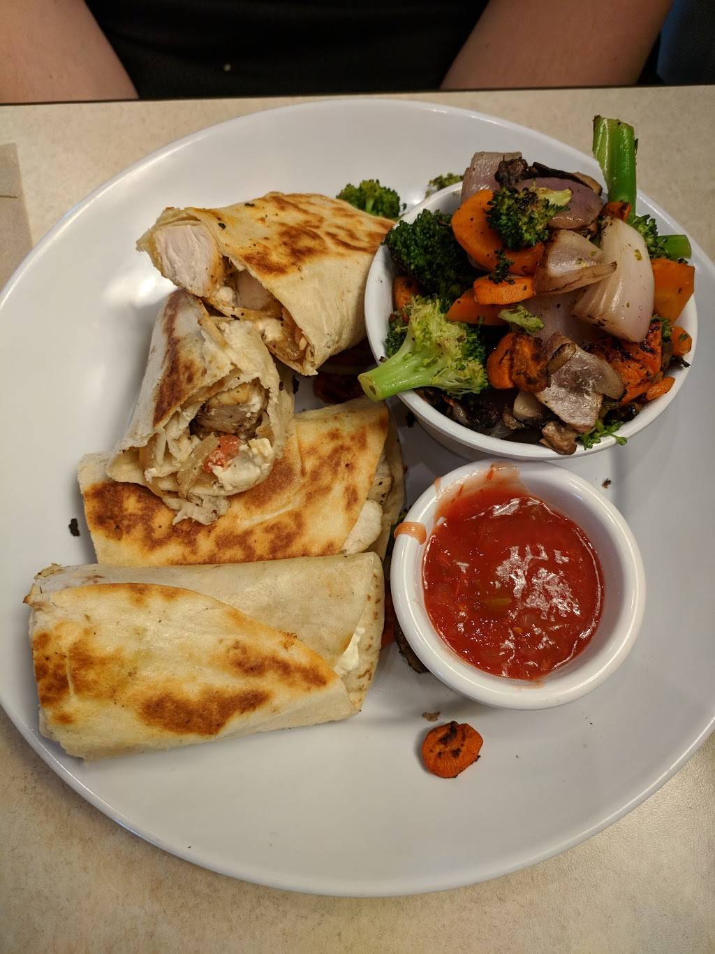 Zoës Kitchen | restaurant | 14601 N Scottsdale Rd, Scottsdale, AZ 85254, USA | 4807585360 OR +1 480-758-5360