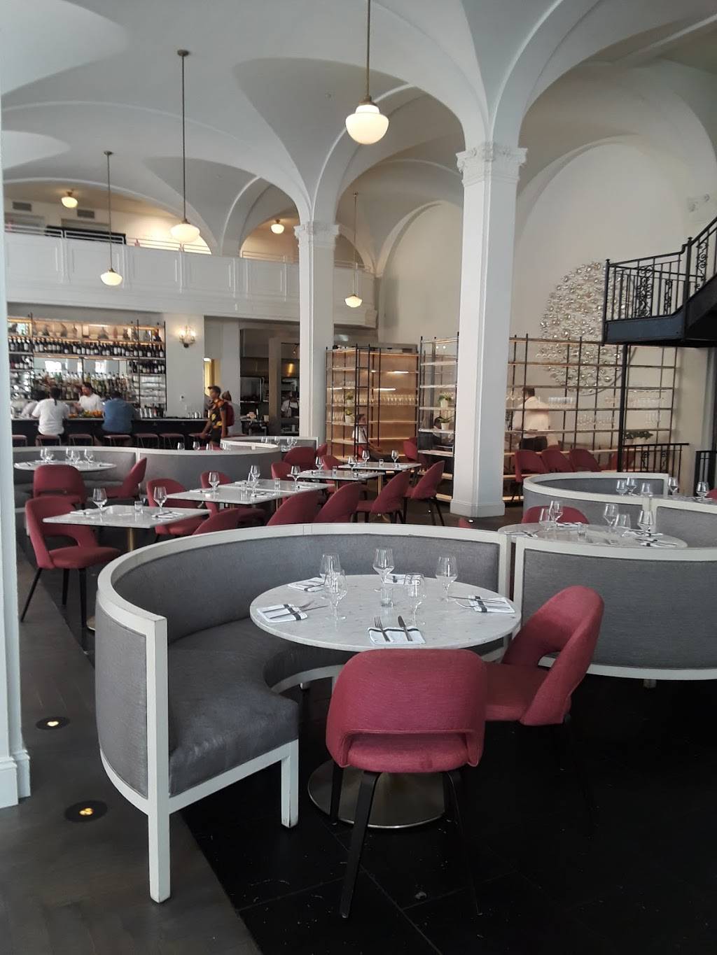 Maple & Pine Restaurant | restaurant | 201 W Broad St, Richmond, VA 23220, USA | 8043406050 OR +1 804-340-6050