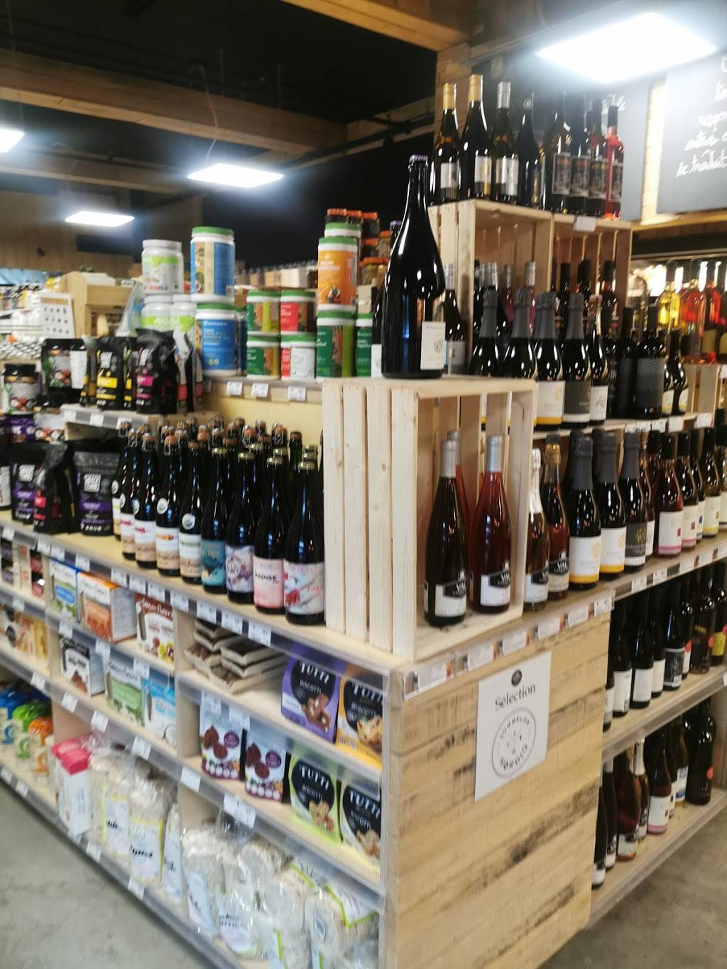 Chez Robin marché local | restaurant | 3819 Rue Wellington #102, Verdun, QC H4G 1V1, Canada | 4383877789 OR +1 438-387-7789