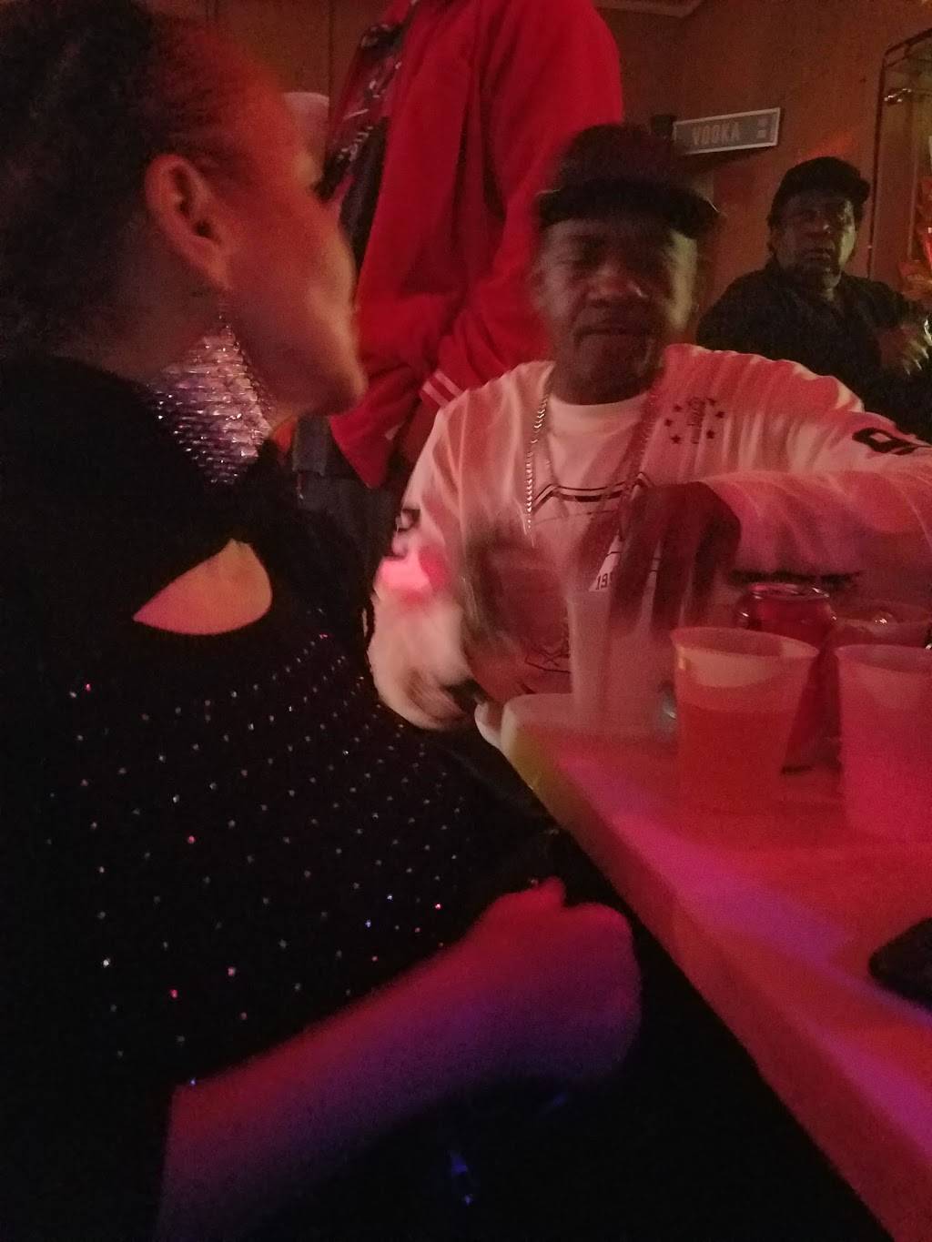 C & J Barbecue | restaurant | 2019 E Person Ave, Memphis, TN 38114, USA | 9017746696 OR +1 901-774-6696