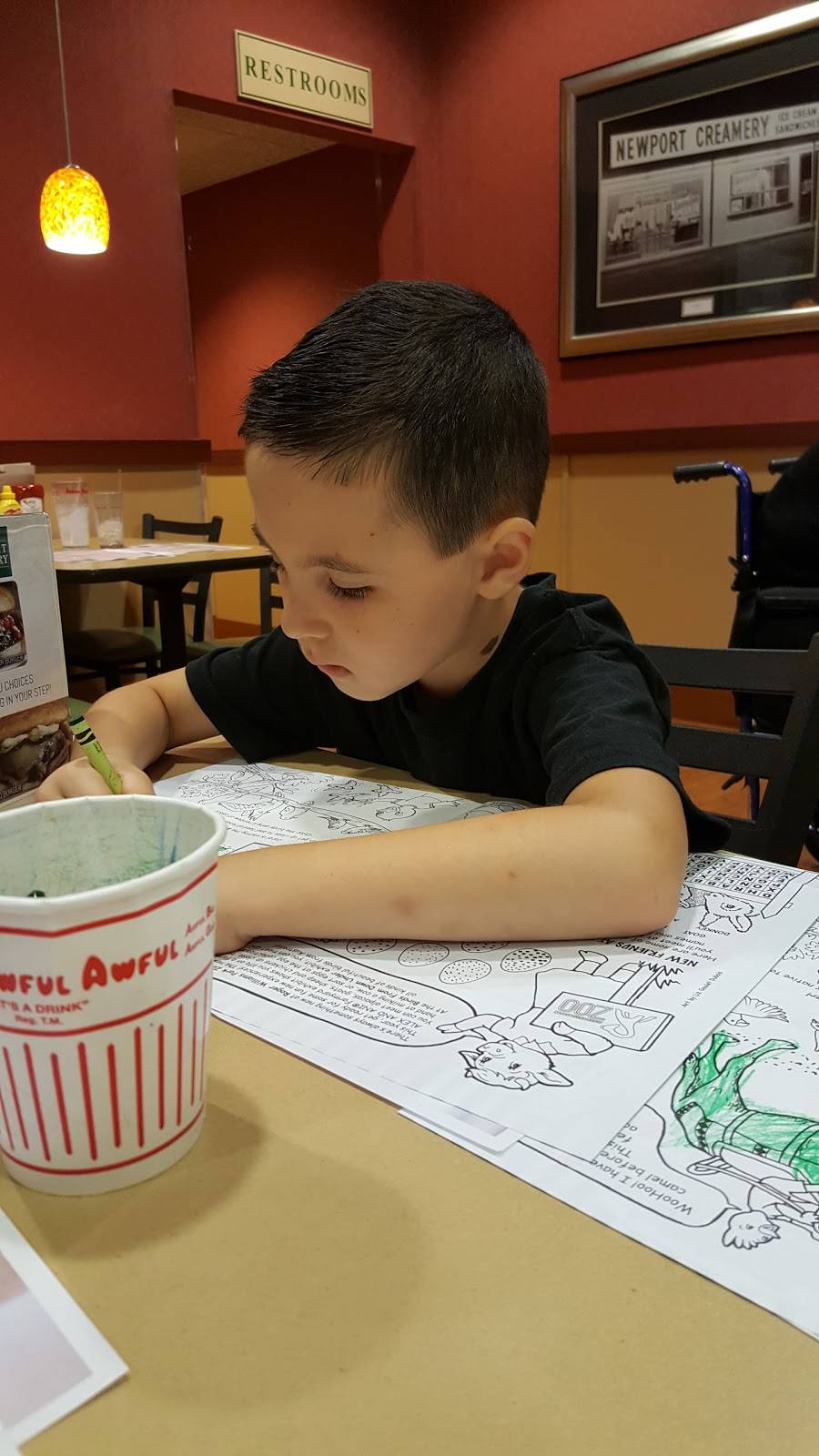 Newport Creamery | restaurant | Warwick Mall, 400 Bald Hill Rd, Warwick, RI 02886, USA | 4017374309 OR +1 401-737-4309