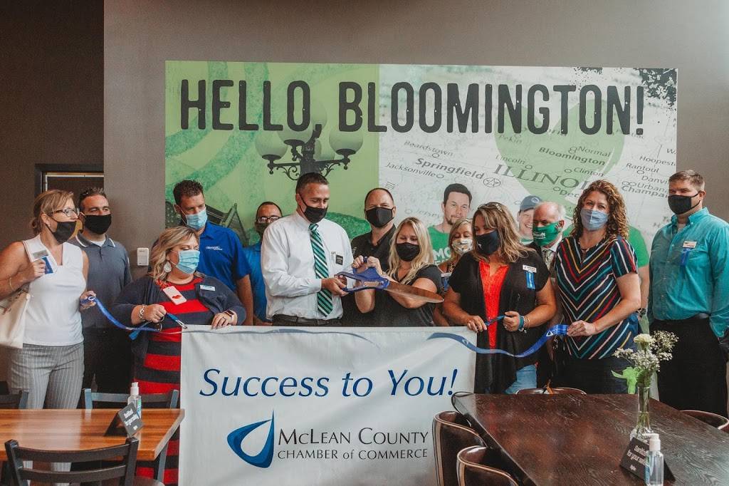 Wahlburgers @ Hy-Vee | restaurant | Wahlburgers @ Hy-Vee, 1403 N Veterans Pkwy, Bloomington, IL 61704, USA | 3096633062 OR +1 309-663-3062