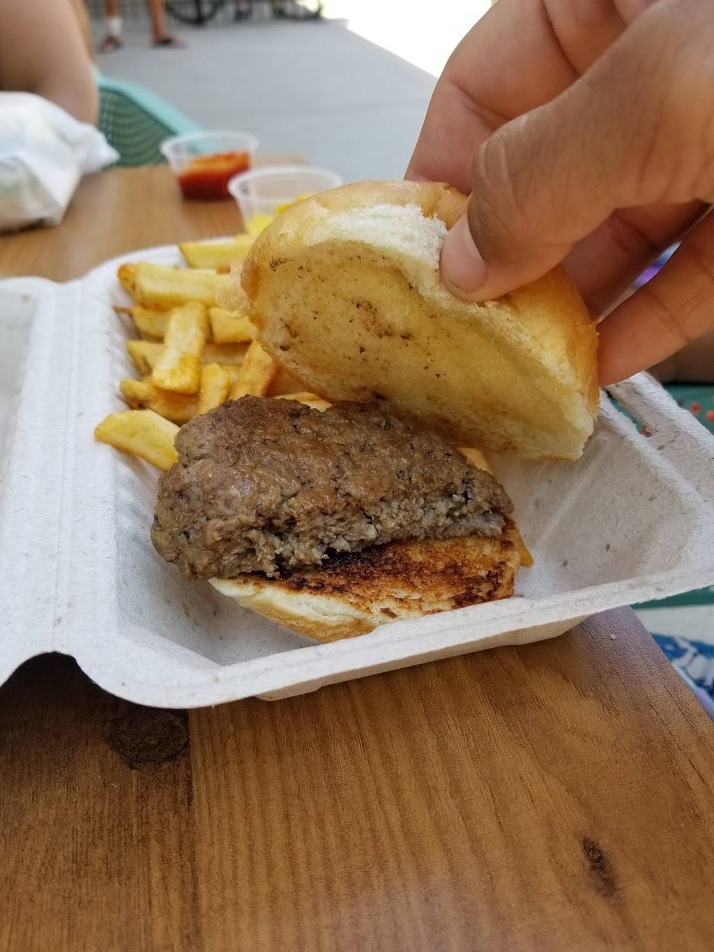 Baja Burger Shack | restaurant | 102 Greenview Ave, Ottawa, ON K2B 5Z6, Canada | 6137996253 OR +1 613-799-6253