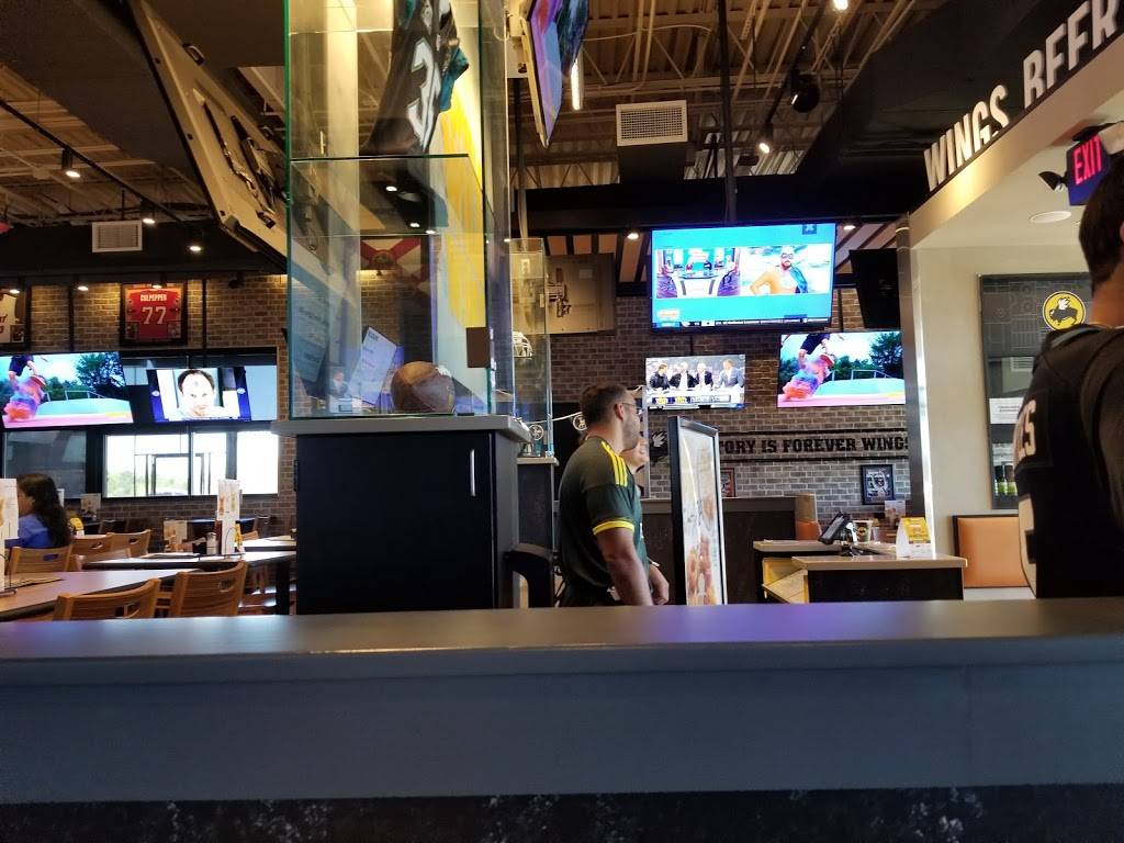 Buffalo Wild Wings | restaurant | 4594 Tropea Way, Jacksonville, FL 32246, USA | 9048079565 OR +1 904-807-9565
