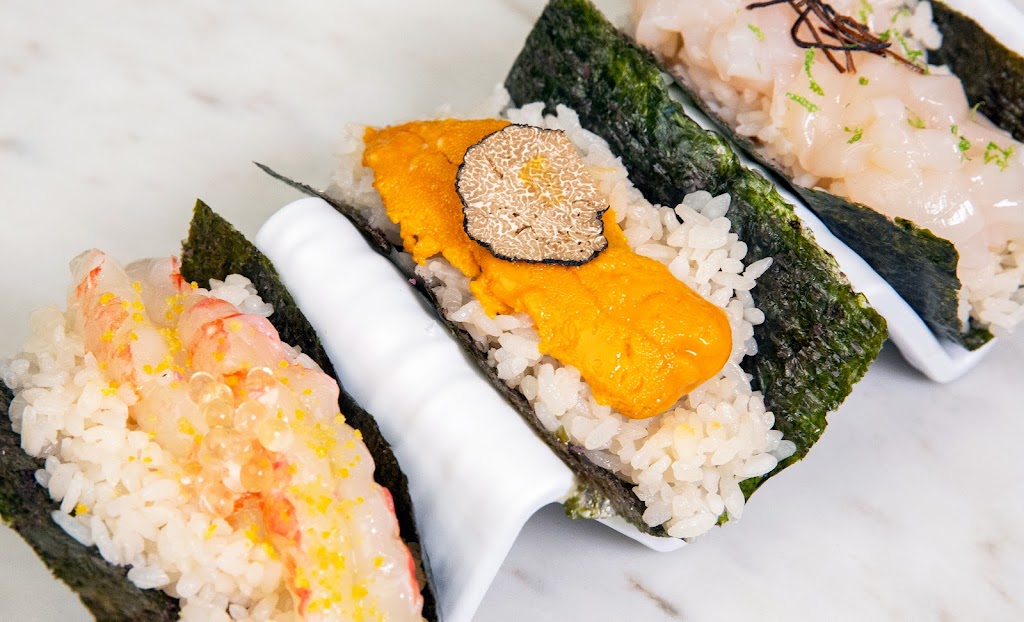 Sushi Boutique | restaurant | 1244 N Dearborn Pkwy, Chicago, IL 60610, USA | 3128181156 OR +1 312-818-1156