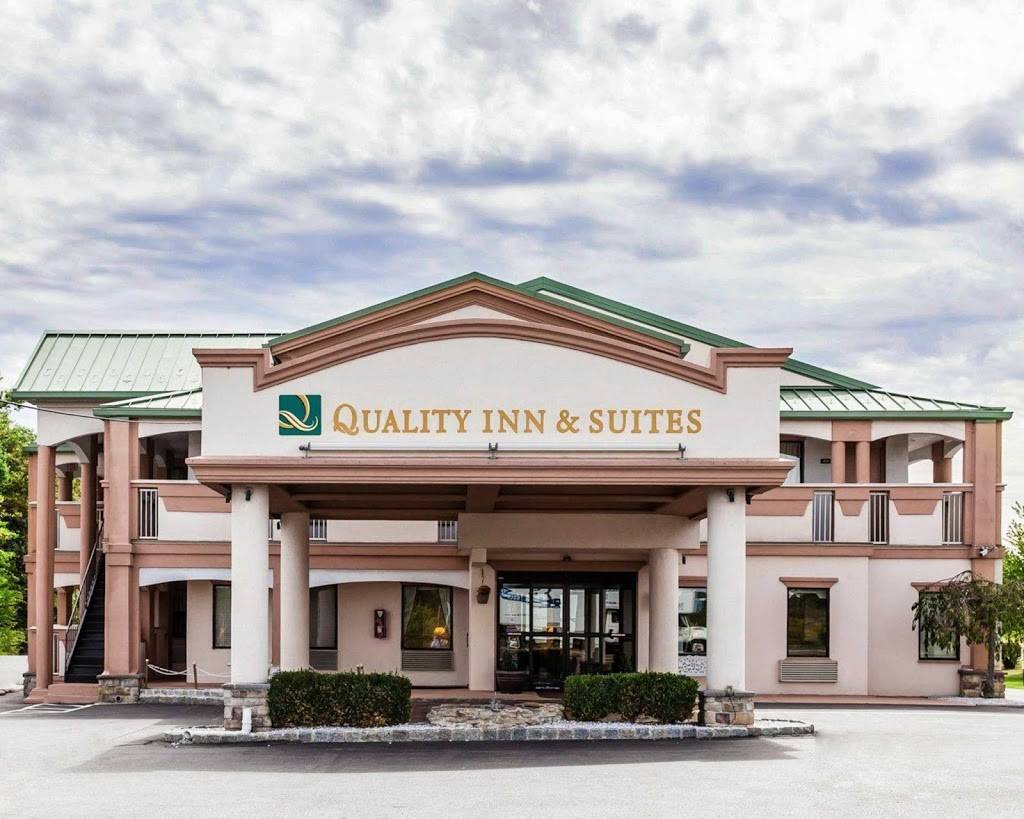 Quality Inn & Suites | restaurant | 1905 John Fries Hwy, Quakertown, PA 18951, USA | 2155383000 OR +1 215-538-3000
