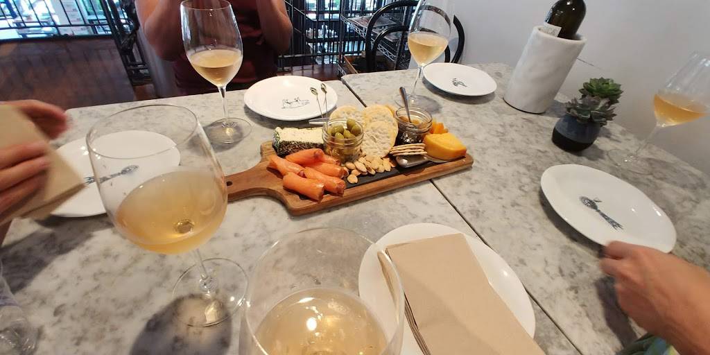 Royal Blue Grocery - Highland Park Village | cafe | 1 Highland Park Village, Dallas, TX 75205, USA | 2145269516 OR +1 214-526-9516