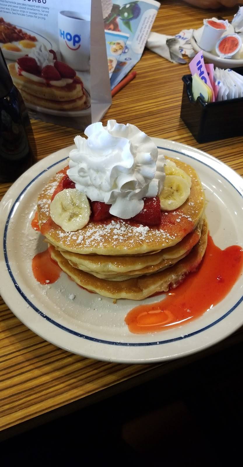 IHOP | bakery | 202 TX-332, Lake Jackson, TX 77566, USA | 9792850606 OR +1 979-285-0606