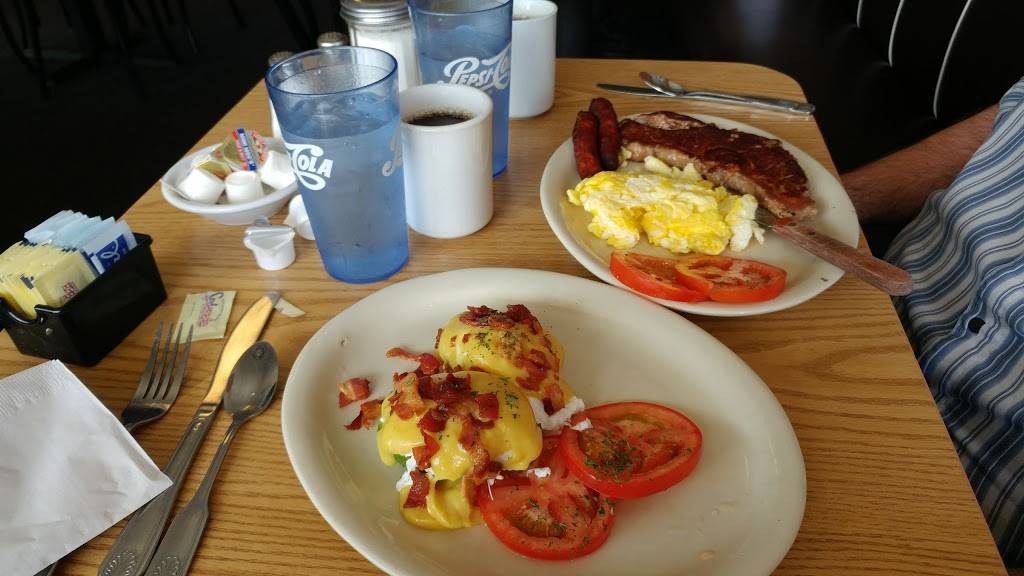 Larsons Restaurant & Lounge | restaurant | 4641, 2901 Perry Ave # 10, Bremerton, WA 98310, USA | 3603775315 OR +1 360-377-5315