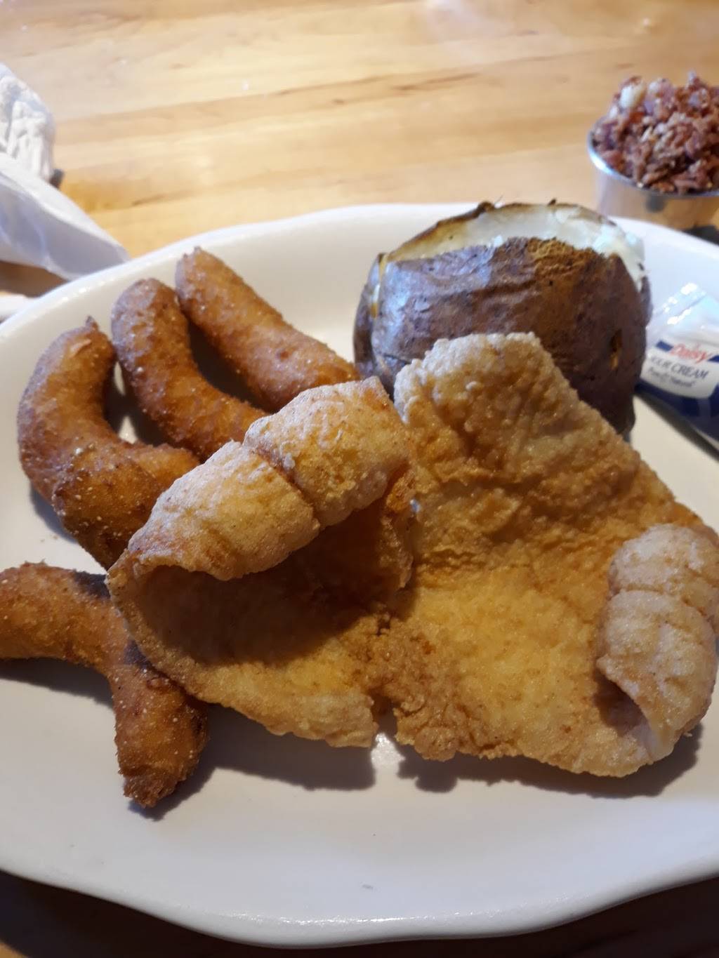 The Hook Seafood & Oyster House | restaurant | 3301 N Main St, Anderson, SC 29621, USA | 8642221431 OR +1 864-222-1431