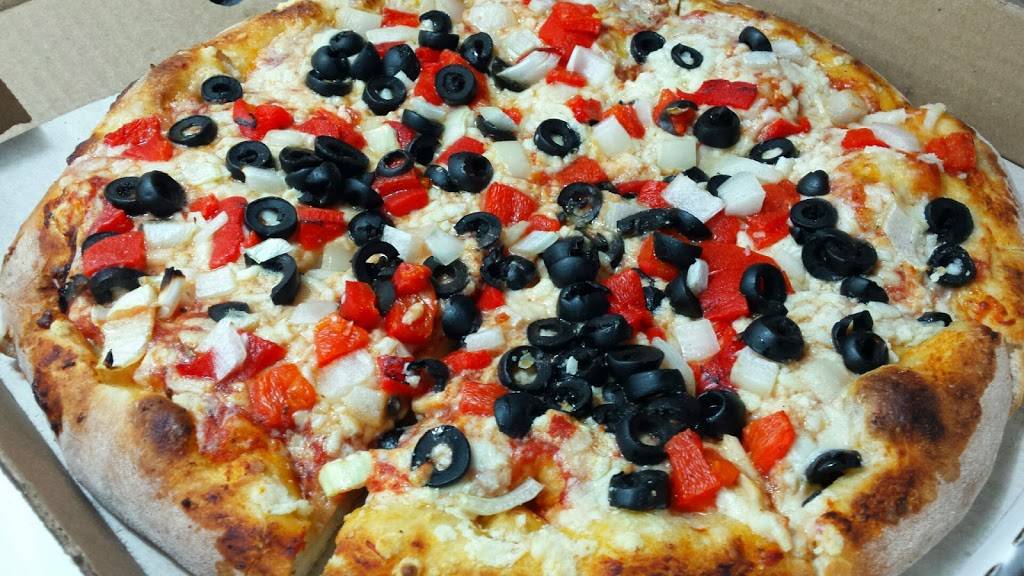 Riviera Pizza & Spaghetti House | restaurant | 5760 Wyandotte St E, Windsor, ON N8S 1M6, Canada | 5199452331 OR +1 519-945-2331