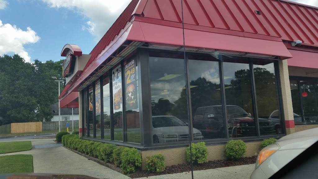 Hardees | restaurant | 1901 S York Rd, Gastonia, NC 28052, USA | 7048673921 OR +1 704-867-3921