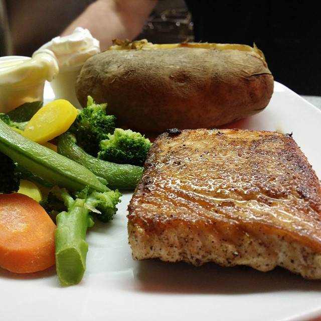 Mimis Retreat | restaurant | 125 E 9th St, Auburn, IN 46706, USA | 2609252008 OR +1 260-925-2008