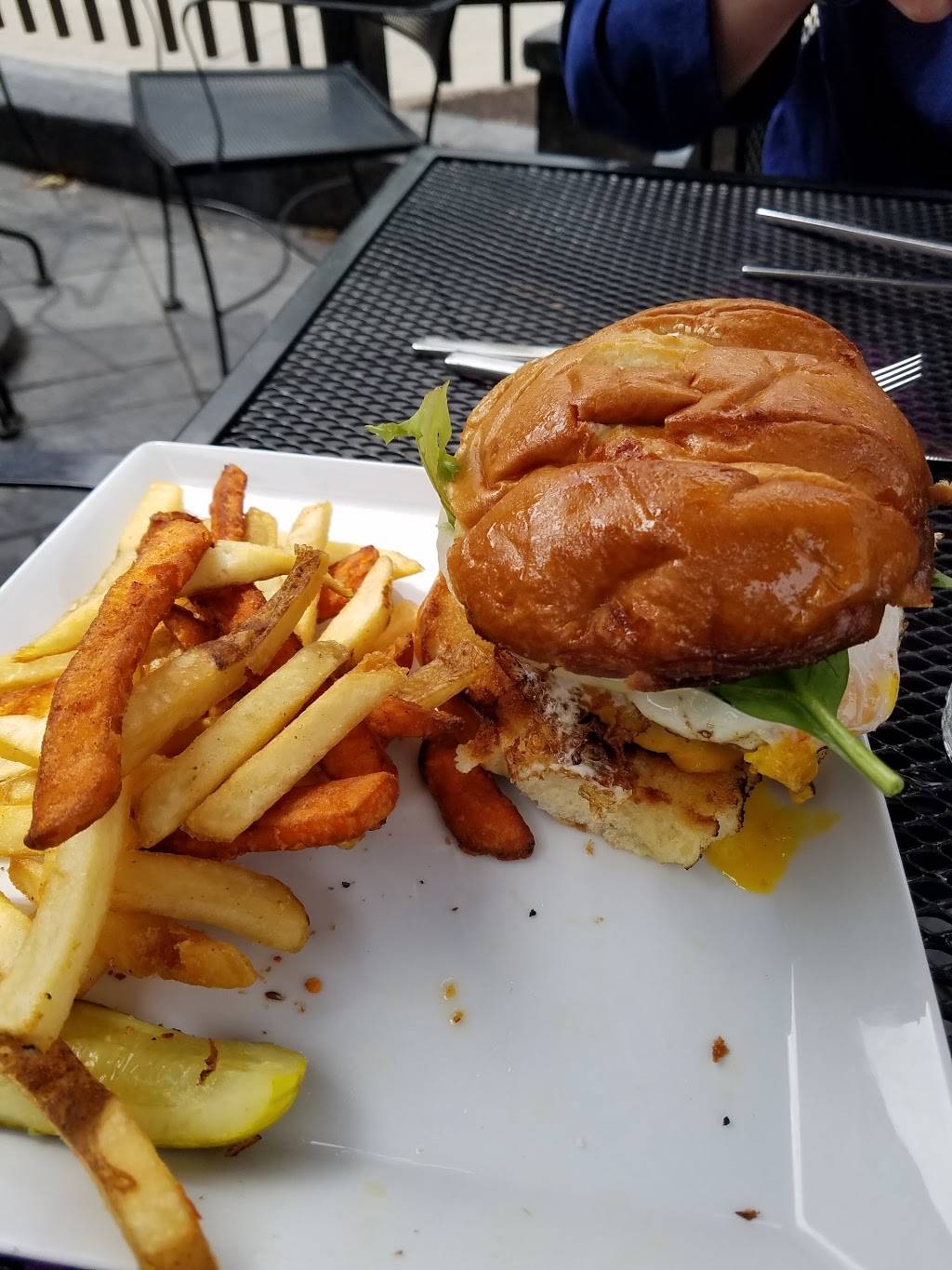 Black Cat Bistro | restaurant | 115 Albert St, East Lansing, MI 48823, USA | 5175803821 OR +1 517-580-3821