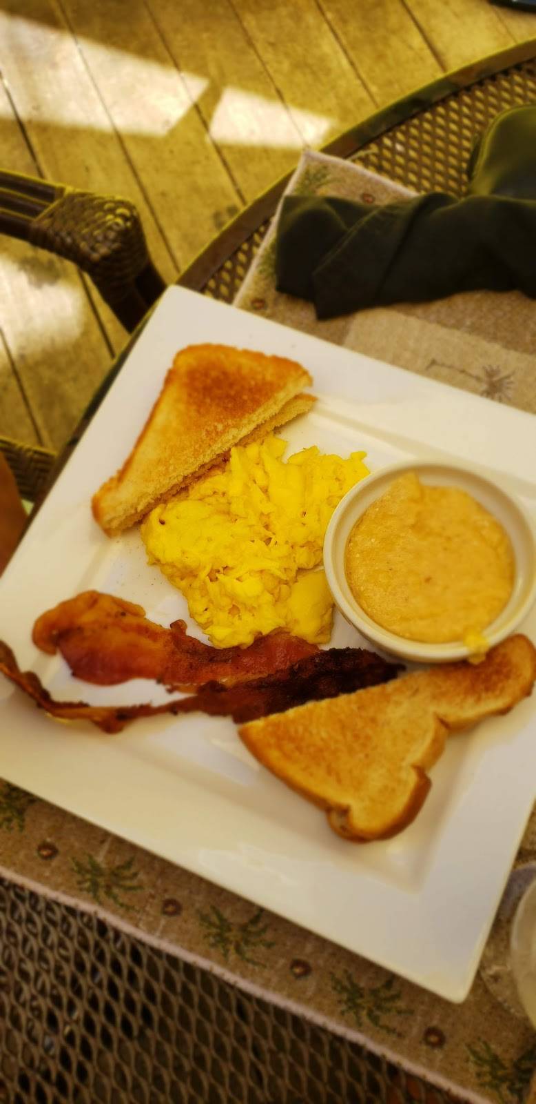 Isabelles | restaurant | 2937 Beach Blvd S, Gulfport, FL 33707, USA | 7273469803 OR +1 727-346-9803