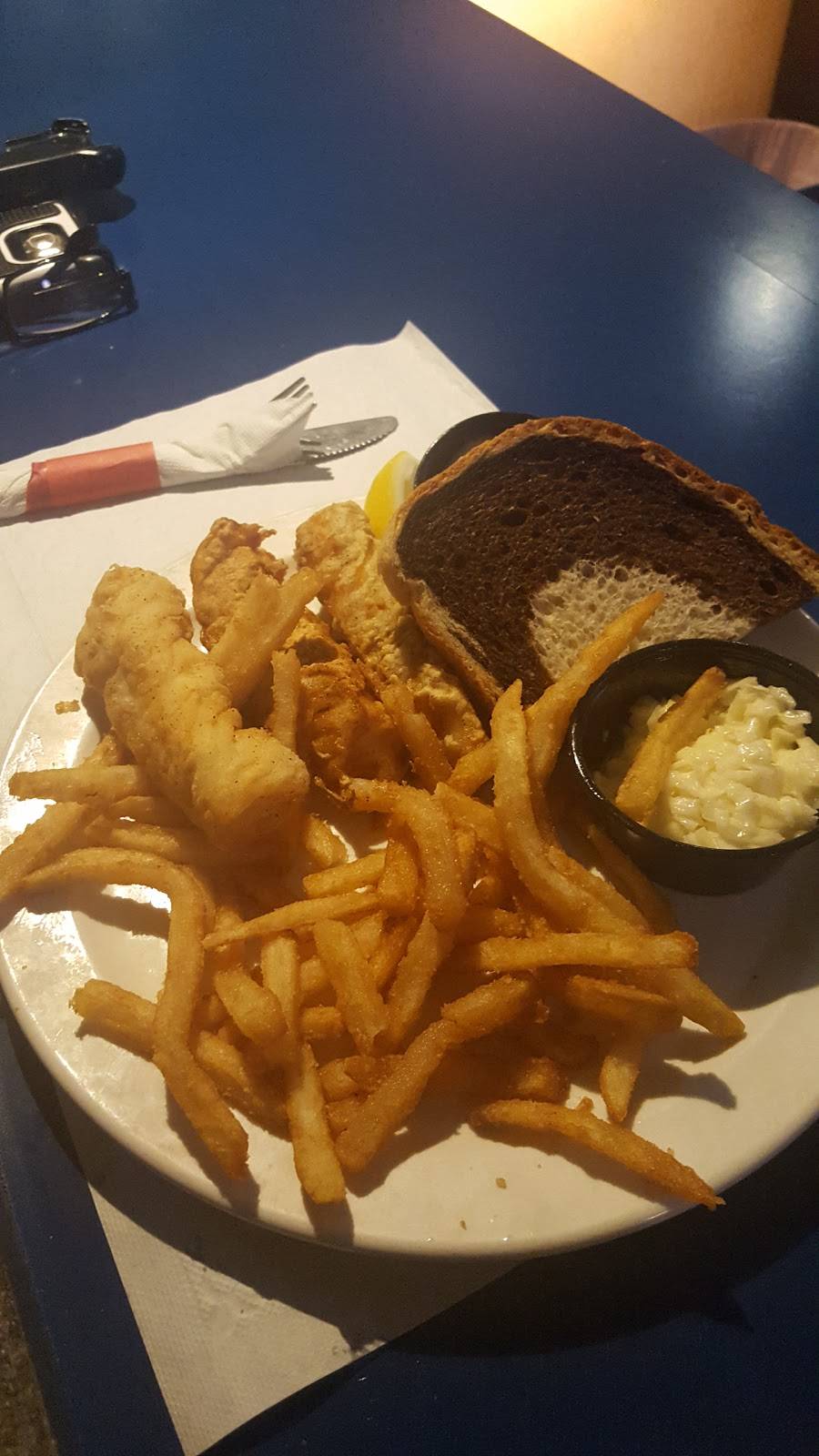 Hanks Restaurant & Drinkery | restaurant | 11 S Main St, Hartford, WI 53027, USA | 2626734265 OR +1 262-673-4265