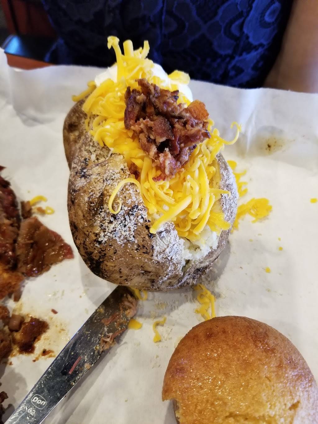 Famous Daves Bar-B-Que | restaurant | 2581 Packerland Dr, Green Bay, WI 54313, USA | 9208571267 OR +1 920-857-1267