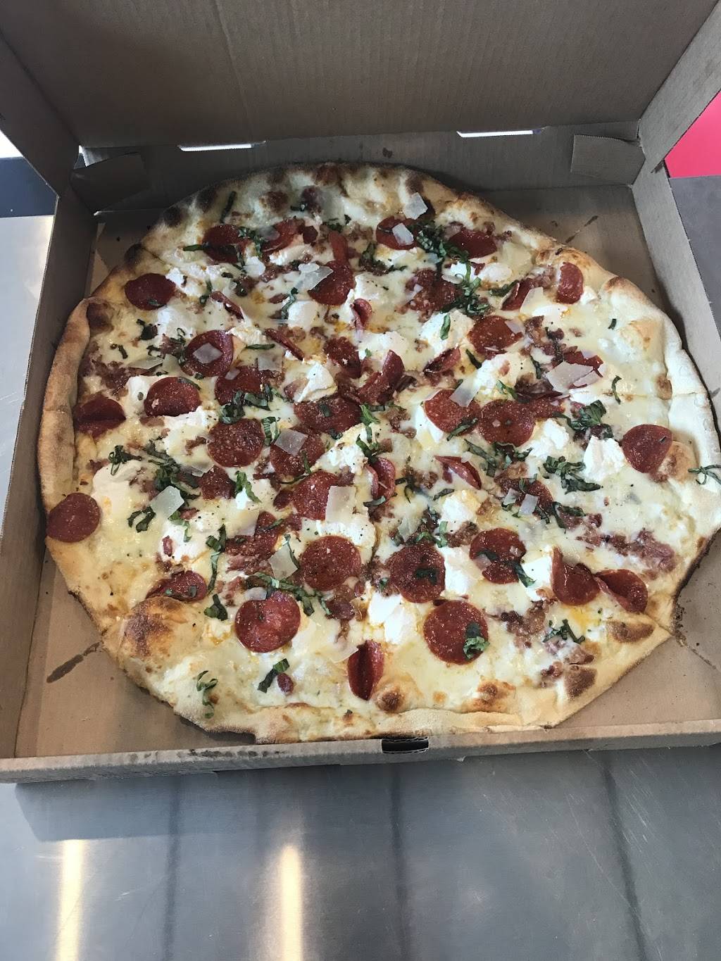 Pizza Ave | restaurant | 1555 Semoran Blvd, Winter Park, FL 32792, USA | 3213254243 OR +1 321-325-4243