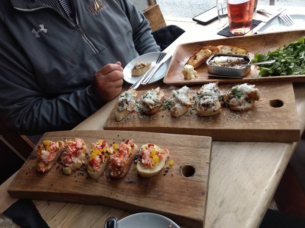 Sailor Oyster Bar | restaurant | 2824, 196 West St, Annapolis, MD 21401, USA | 4105715449 OR +1 410-571-5449