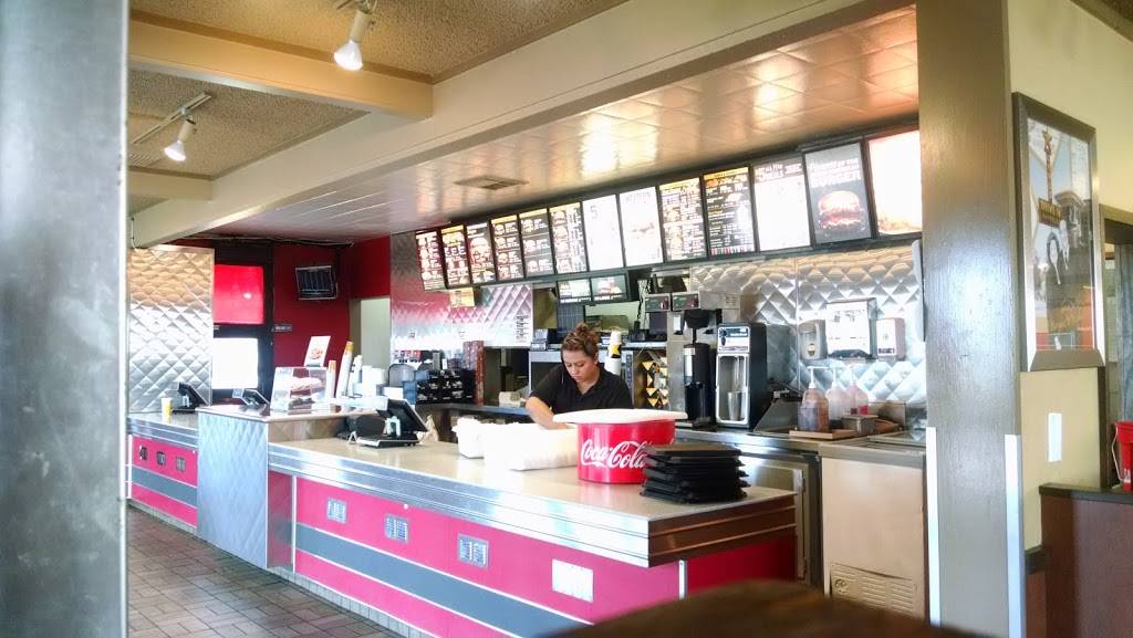 Carls Jr. | restaurant | 1352 S Gilbert Rd, Mesa, AZ 85204, USA | 4808924793 OR +1 480-892-4793
