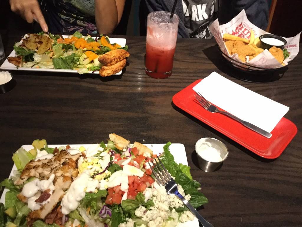 Red Robin Gourmet Burgers and Brews | restaurant | 9880 SE Washington St, Portland, OR 97216, USA | 5032572900 OR +1 503-257-2900