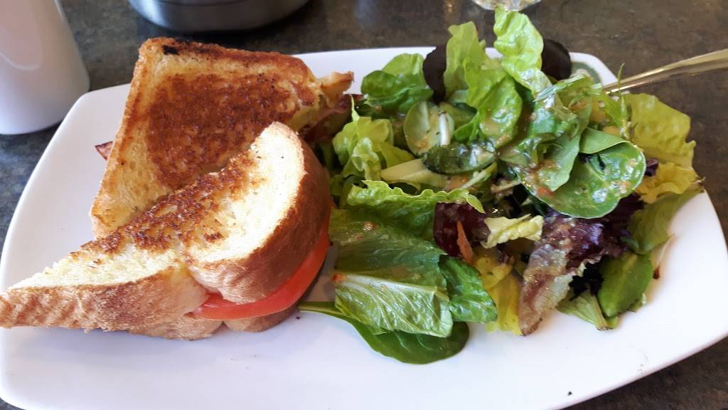 Eggspress Déjeuners & Diners | restaurant | 235 Boulevard Arthur-Sauvé, Saint-Eustache, QC J7P 2A8, Canada | 4505980979 OR +1 450-598-0979