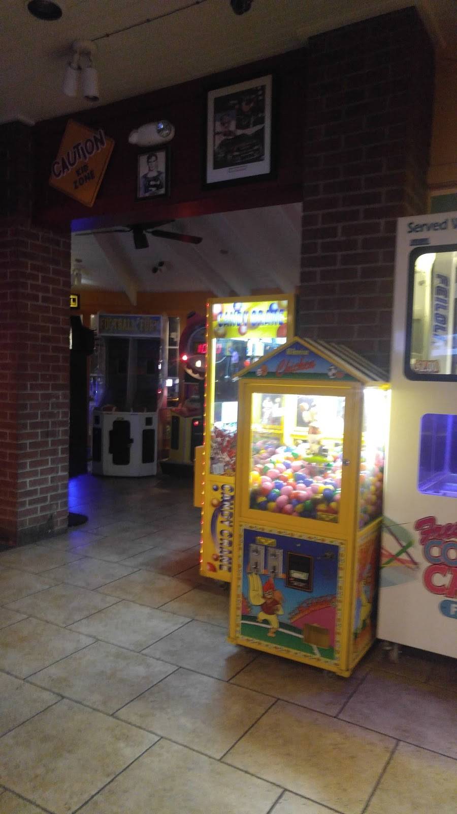 Straw Hat Pizza | restaurant | 3765 La Sierra Ave, Riverside, CA 92505, USA | 9513542590 OR +1 951-354-2590