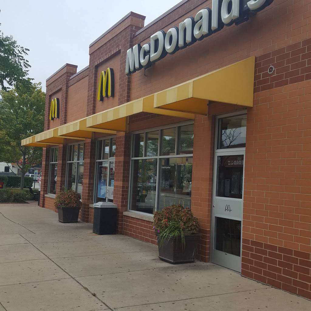 McDonalds | cafe | 6740 N Clark St, Chicago, IL 60626, USA | 7737436932 OR +1 773-743-6932