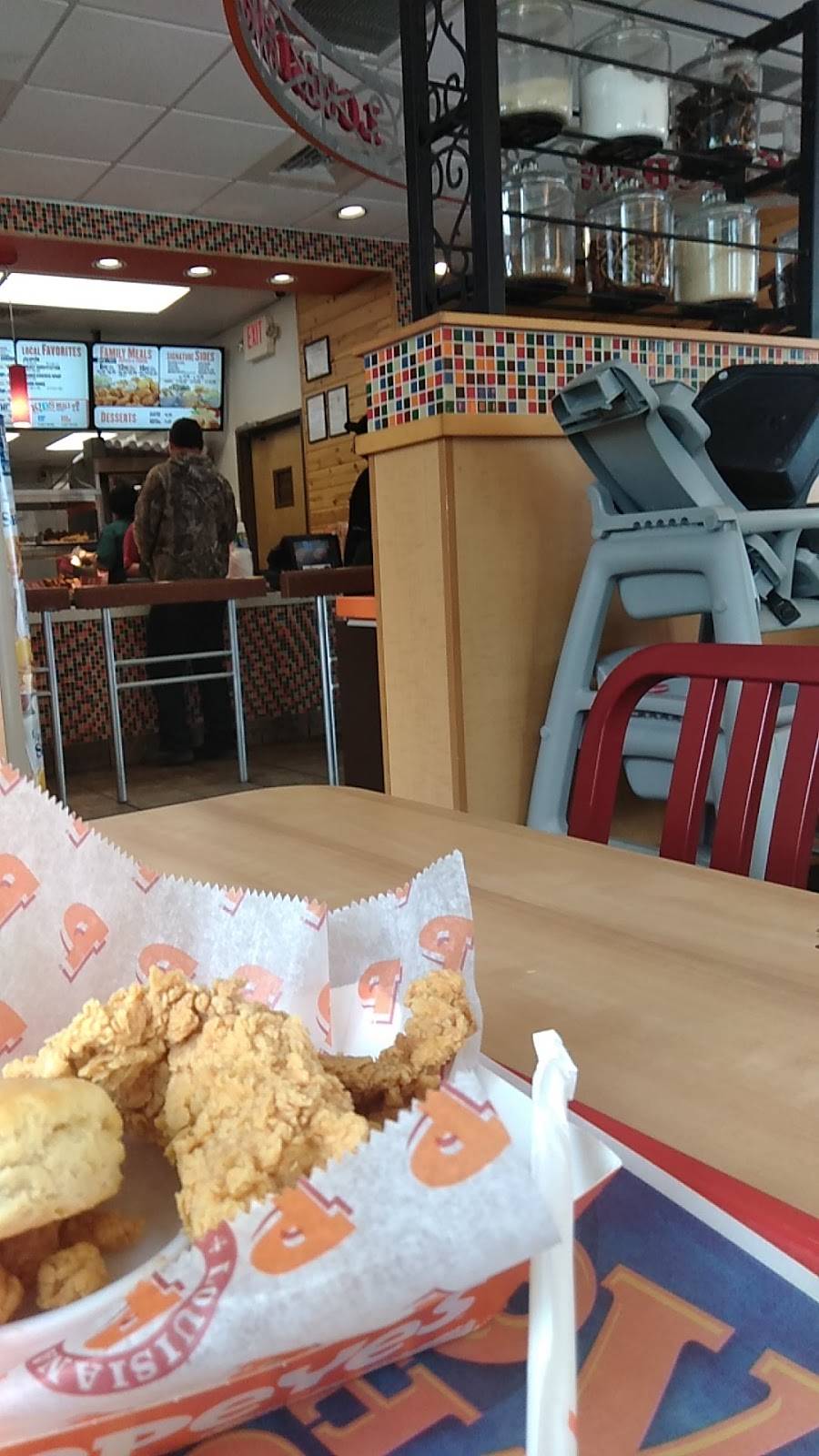 Popeyes Louisiana Kitchen | restaurant | 1216 Elmwood Park Blvd, Harahan, LA 70123, USA | 5047343100 OR +1 504-734-3100