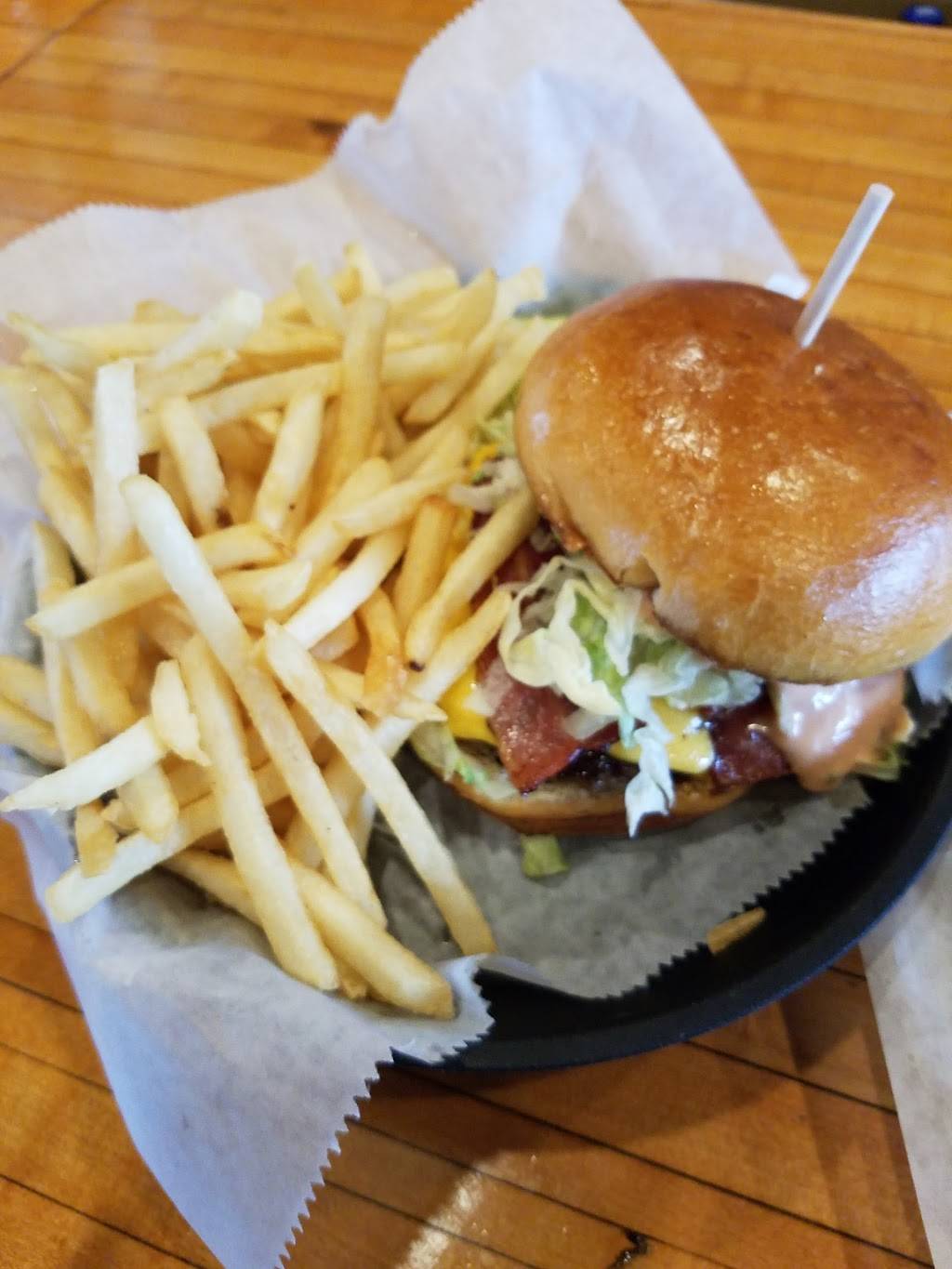 Copper Mug Bar & Grill | restaurant | 1704 E West Maple Rd, Walled Lake, MI 48390, USA | 2486248725 OR +1 248-624-8725