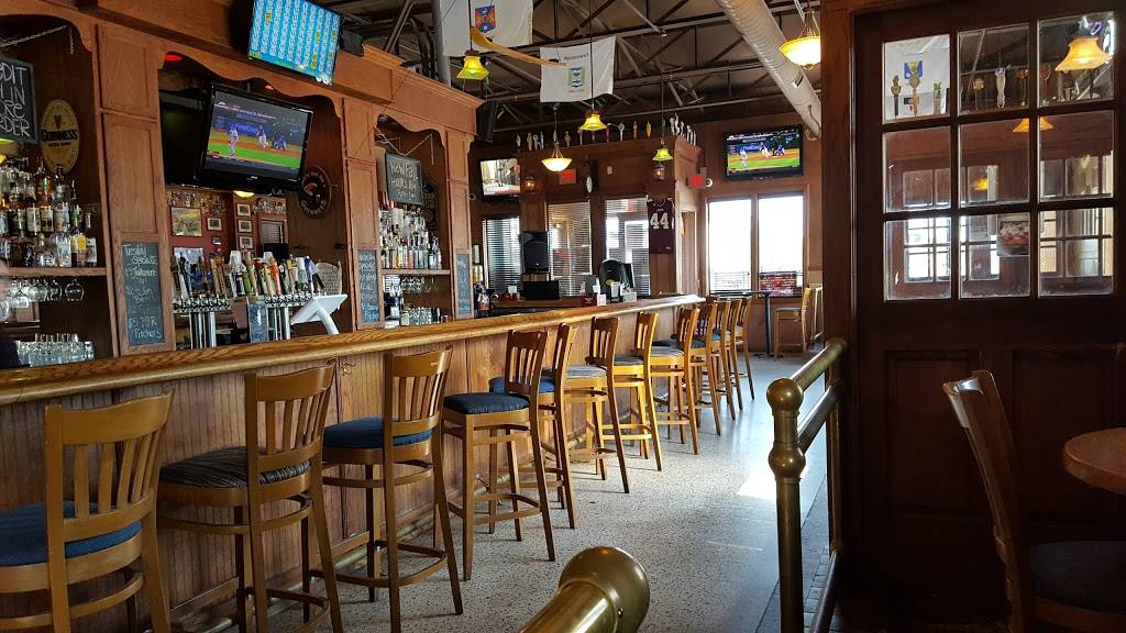 Paddy Wagon Irish Pub | restaurant | 150 E Main St, Richmond, KY 40475, USA | 8596251054 OR +1 859-625-1054