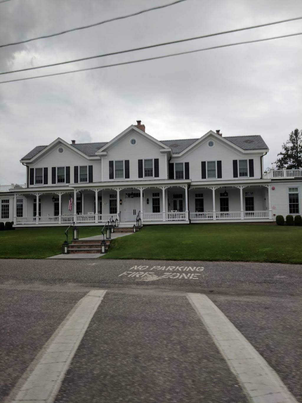 Quogue Street Management Corporation | restaurant | 47 Quogue St, Quogue, NY 11959, USA | 6316536800 OR +1 631-653-6800