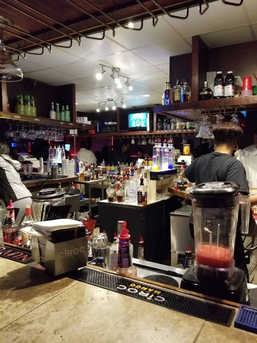 The Signature Club | restaurant | 9002 Overland Plaza, Overland, MO 63114, USA | 3142228966 OR +1 314-222-8966